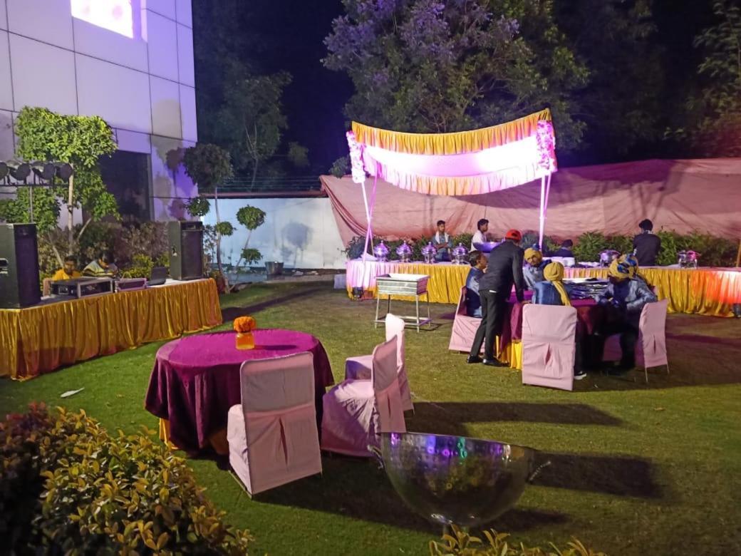 Hotel Sourav Park Inn Agra Agra  Eksteriør billede